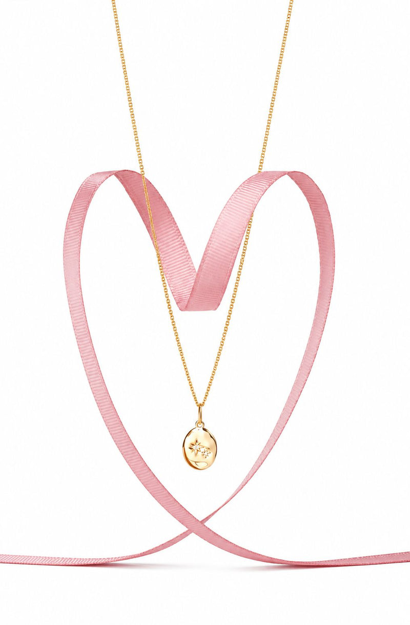 Elegant women’s jewelry displayed with sparkling and stylish designs.