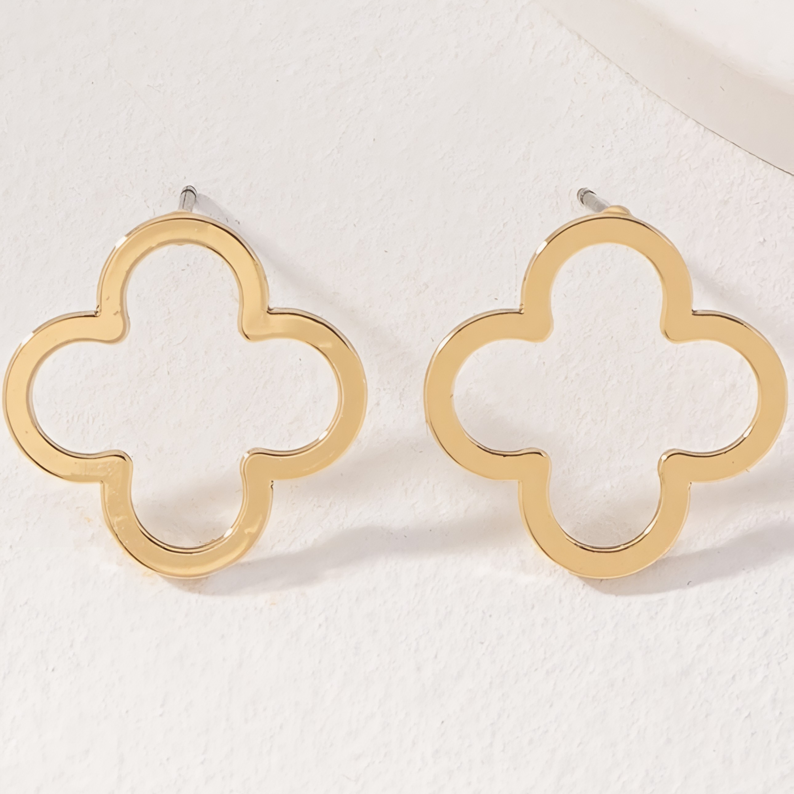 Harmony Clover Earrings - Women's Ring | Asena Boutique Qatar