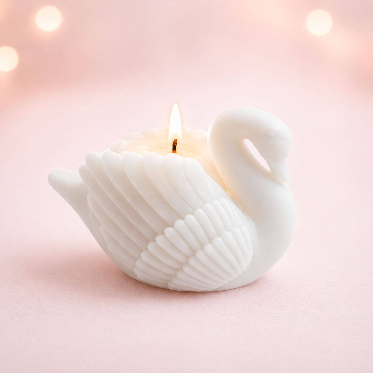 Scented Swan Candle (White)