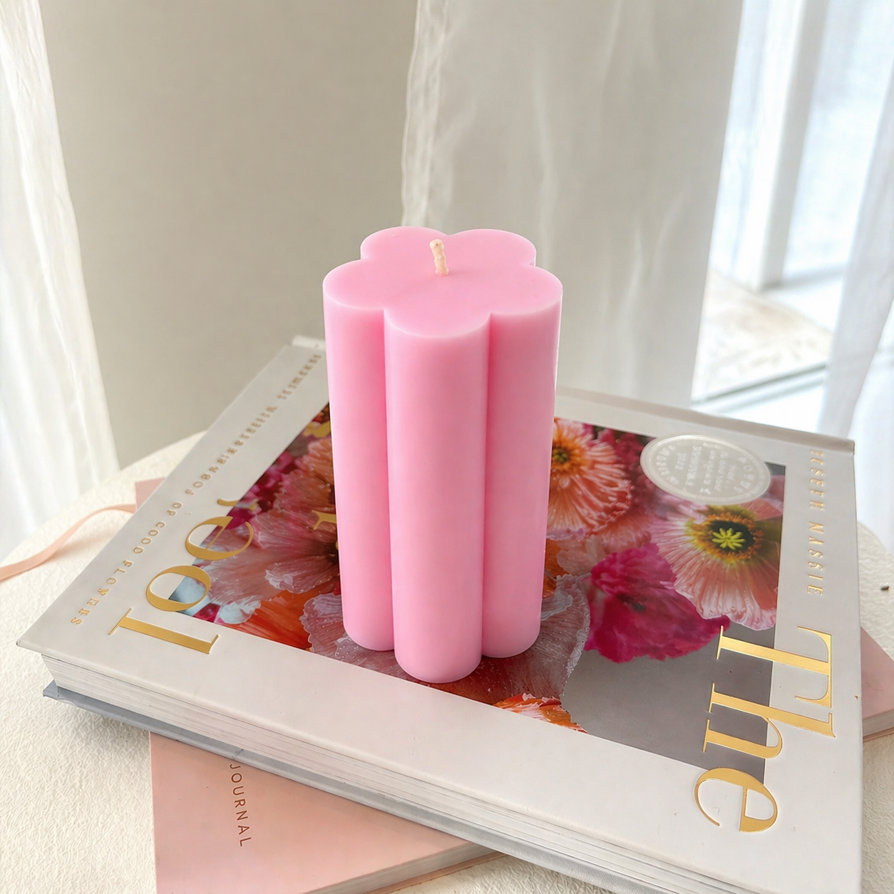 Flora Lumi Scented Candle (Pink)