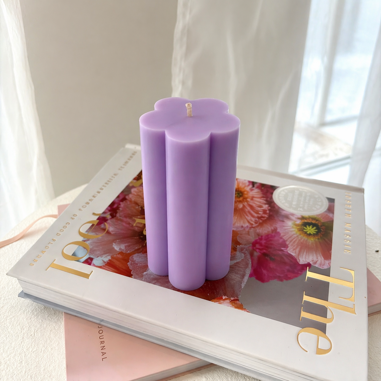 Flora Lumi Scented Candle (Purple)